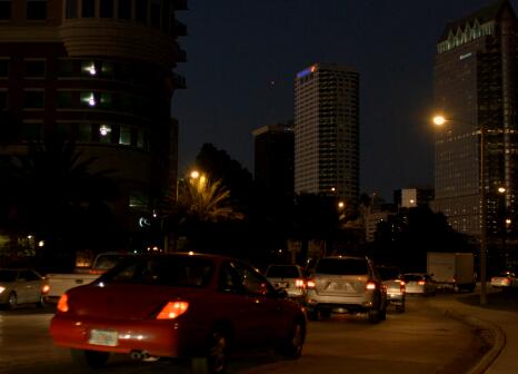 城市夜晚的车流实拍片段