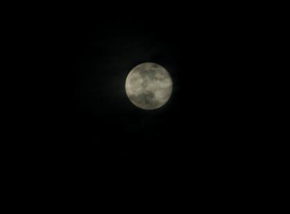 月亮出现实拍片段